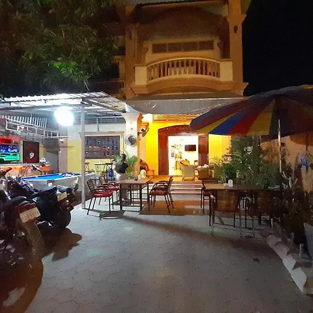 Savy Bar And Guesthouse